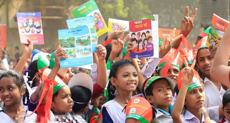 প্রাথমিক-মাধ্যমিক স্তরে ৬ বছরে পাঠ্যবই বদল ১২ বার!
