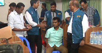 ঘুষ নেওয়ার সময় হাতেনাতে আটক শিক্ষা মন্ত্রণালয়ের কর্মকর্তা