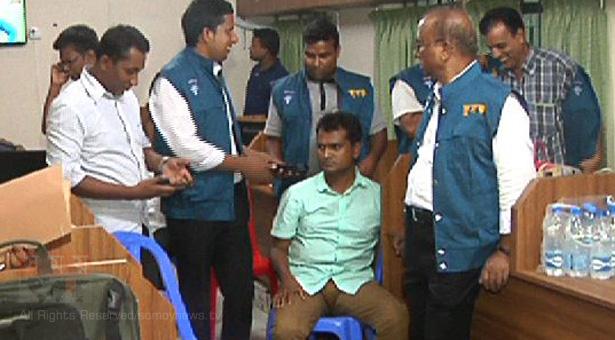 ঘুষ নেওয়ার সময় হাতেনাতে আটক শিক্ষা মন্ত্রণালয়ের কর্মকর্তা