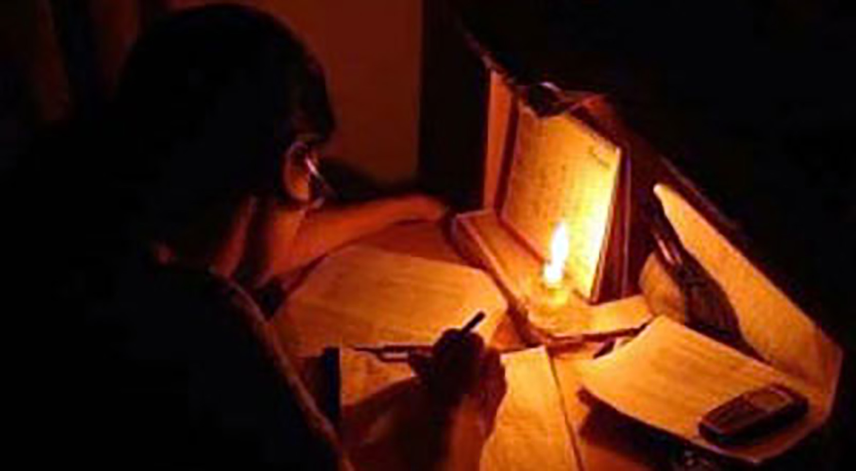 ফেনীতে পল্লী বিদ্যুতের ভয়াবহ লোডশেডিংয়ে জনজীবনে চরম দুর্ভোগ