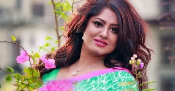 গভীর রাতে শাকিবের প্রবেশের ঘটনায় মুখ খুললেন মৌসুমী