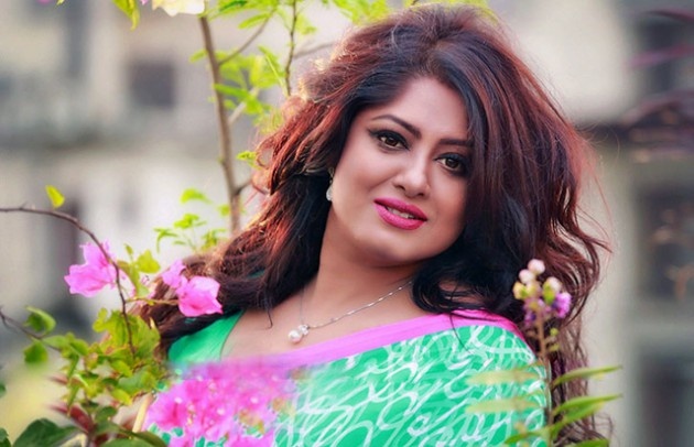 গভীর রাতে শাকিবের প্রবেশের ঘটনায় মুখ খুললেন মৌসুমী