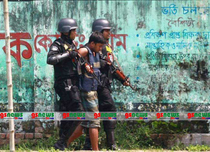 ৪ জনকে বের করে আনা হয়েছ ‘জঙ্গি আস্তানা’ থেকে