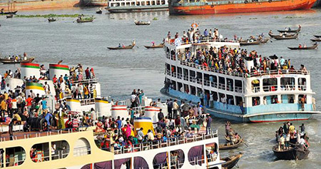 অতিরিক্ত যাত্রী তোলার অভিযোগে সদরঘাটে ৮ লঞ্চের বিরুদ্ধে মামলা