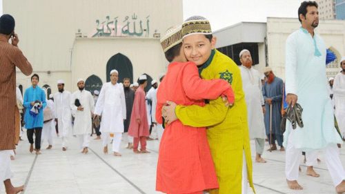 ভেদাভেদ ভোলার আহ্বান ঈদ জামাতে