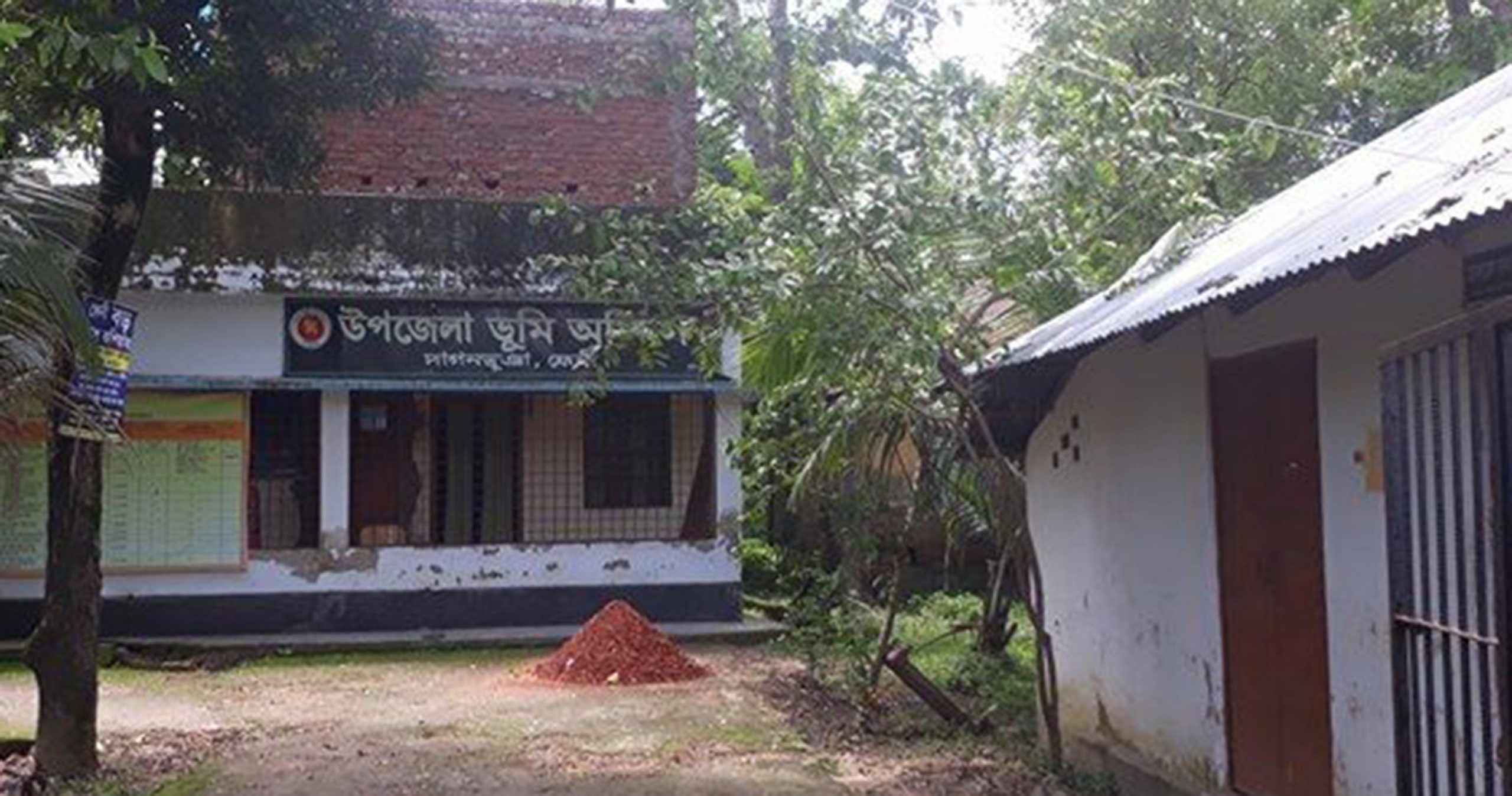 ঘুষ-দূর্নীতির হাট দাগনভূঞা উপজেলা ভুমি অফিস !