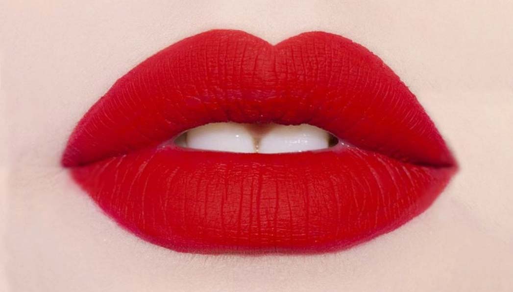 জেনে নিন সারা জীবনে কতটা লিপস্টিক খান মহিলারা