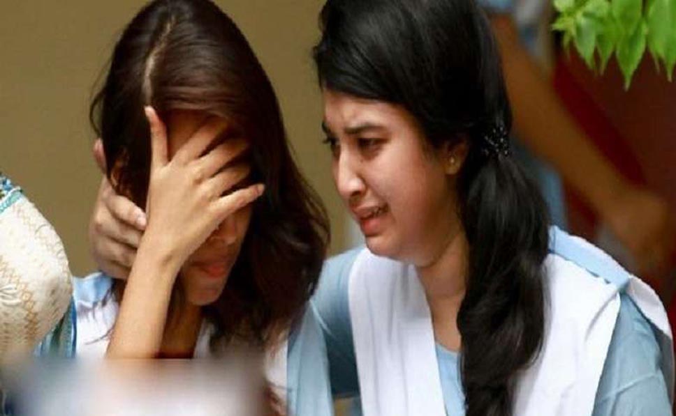 ইংরেজি ঝড়ে বিপর্যস্ত যশোর-কুমিল্লা