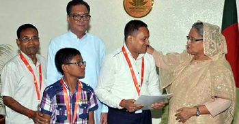 ভাগ্য খুলল ঝর্ণা রানী ছেলেরে