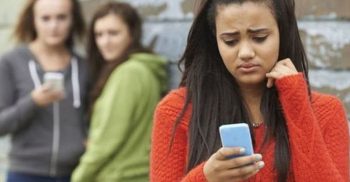 সেলফিতে লাইক না পেলে ৪০ ভাগই মন খারাপ করেন