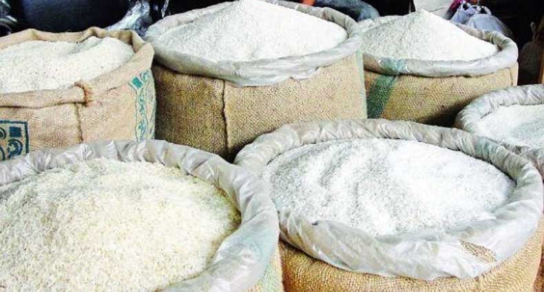 পাইকারি বাজারে চালের দাম কমলেও তার প্রভাব দেখা যায়নি মহাখালীর খুচরা বাজারে