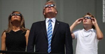 খালি চোখেই সূর্যগ্রহণ দেখলেন ট্রাম্প