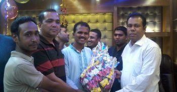 প্রধানমন্ত্রীর এপিএস জাহাঙ্গীর ও লিপটনের সাথে সোনাগাজী প্রেসক্লাবের সভাপতির ফুলেল শুভেচ্ছা