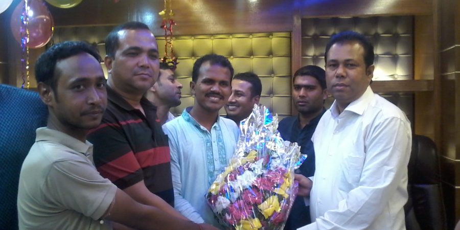 প্রধানমন্ত্রীর এপিএস জাহাঙ্গীর ও লিপটনের সাথে সোনাগাজী প্রেসক্লাবের সভাপতির ফুলেল শুভেচ্ছা