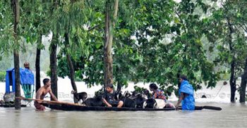 বন্যায় ভাসছে উত্তরাঞ্চল দিনাজপুরে ১৪ জনের মৃত্যু