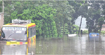 দিনাজপুরের সঙ্গে সারাদেশের যোগাযোগ বন্ধ