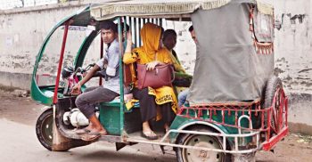 ইজিবাইক, মেয়েরা সাবধান!