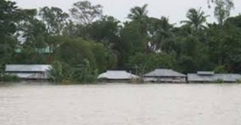 লক্ষাধিক মানুষ পানি বন্দি বন্যা পরিস্থিতির চরম অবনতি