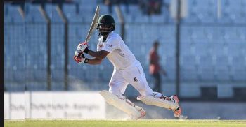 সাকিবের পর মাইলফলক টেস্টে তামিমের ফিফটি