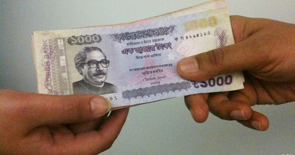 জাল টাকা ঠেকাতে সতর্ক পুলিশ