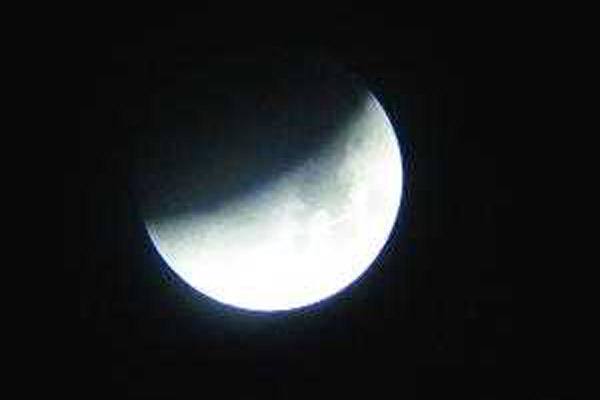 আজ দেখা যাবে আংশিক চন্দ্র গ্রহণ