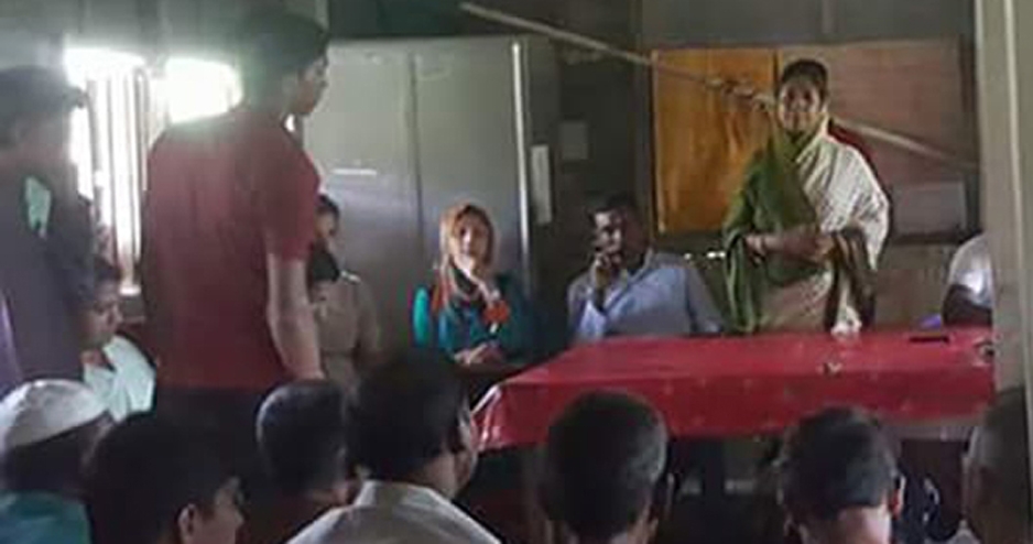 ফেনীতে উঠোন সভায় রোকেয়া প্রাচী