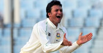 মিরাজ-সাকিবের আঘাতে শুরুতেই চাপে অস্ট্রেলিয়া