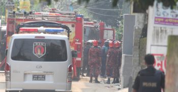 মিরপুরের ‘জঙ্গি আস্তানার’ ধ্বংসস্তূপে তল্লাশিতে র‌্যাব, ফায়ার সার্ভিস