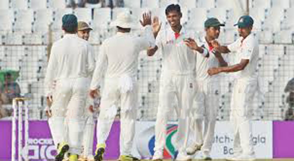 অজিদের শেষ উইকেটের পতন ঘটালেন মোস্তাফিজ