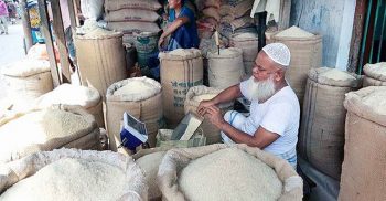 নিয়ন্ত্রণে আসছে না চাল-বাজার