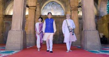 জাপানের প্রধানমন্ত্রীকে নিয়ে মসজিদ দর্শন মোদির