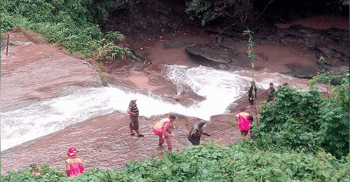 ঈদের দিনে বন্ধুদের সাথে ঝর্ণায় নেমে স্কুলছাত্রের মৃত্যু