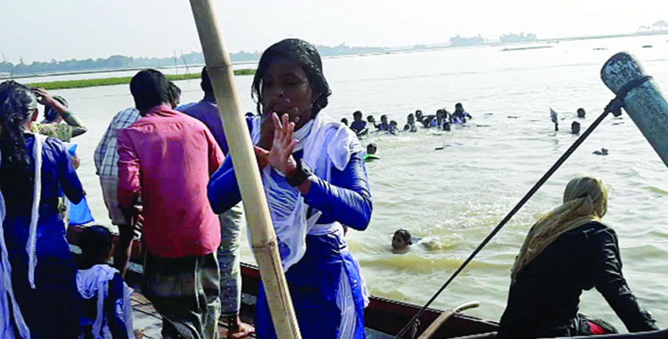 চোখের জলে নদীর জলে ভিজল পরীক্ষার খাতা
