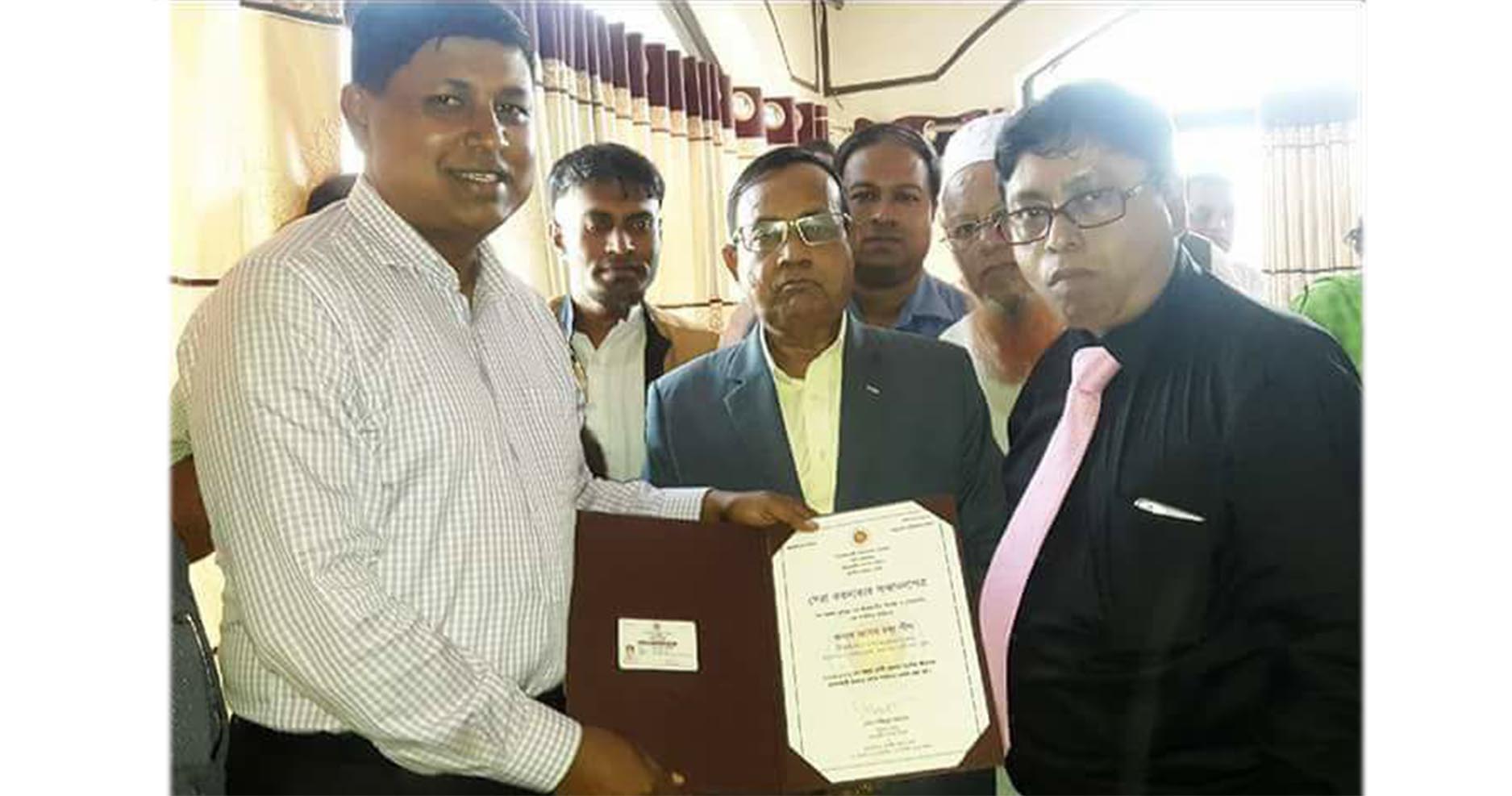 ফেনীর সর্বোচ্চ করদাতা হিসেবে যুবলীগ নেতা শুসেন চন্দ্র শীলের সম্মাননা লাভ