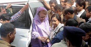 ন্যায় বিচারের প্রত্যাশায় আদালতে:  খালেদা