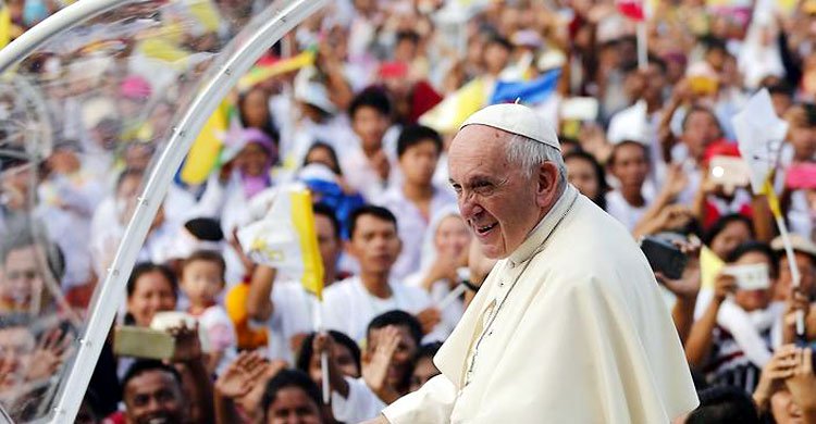 রোহিঙ্গা শব্দটি উচ্চারণ করে তোপের মুখে পোপ