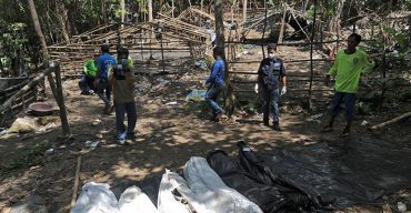 রাখাইনের গণকবরে মিলল ১০ মরদেহ