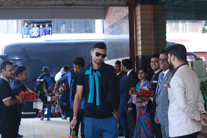 ফেনী যাচ্ছেন মাশরাফি