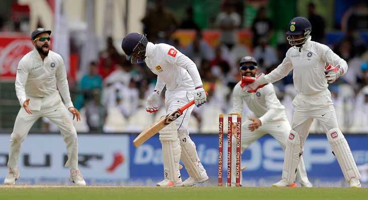 হার এড়াতে শেষ দিনের কঠিন লড়াই শুরু