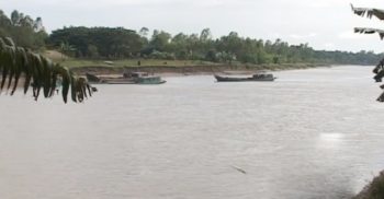 ছোট ফেনী নদী থেকে অবৈধ বালু উত্তোলন ,হুমকির মুখে নির্মানাধীন ব্রীজ
