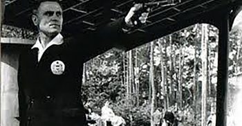 একহাতের ইতিহাস হার না মানা এক মানুষের গল্প!