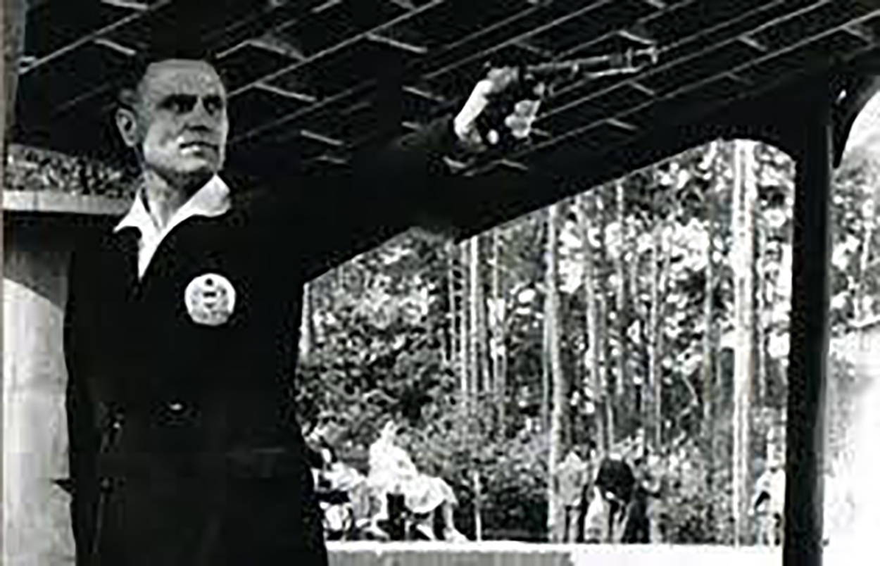 একহাতের ইতিহাস হার না মানা এক মানুষের গল্প!