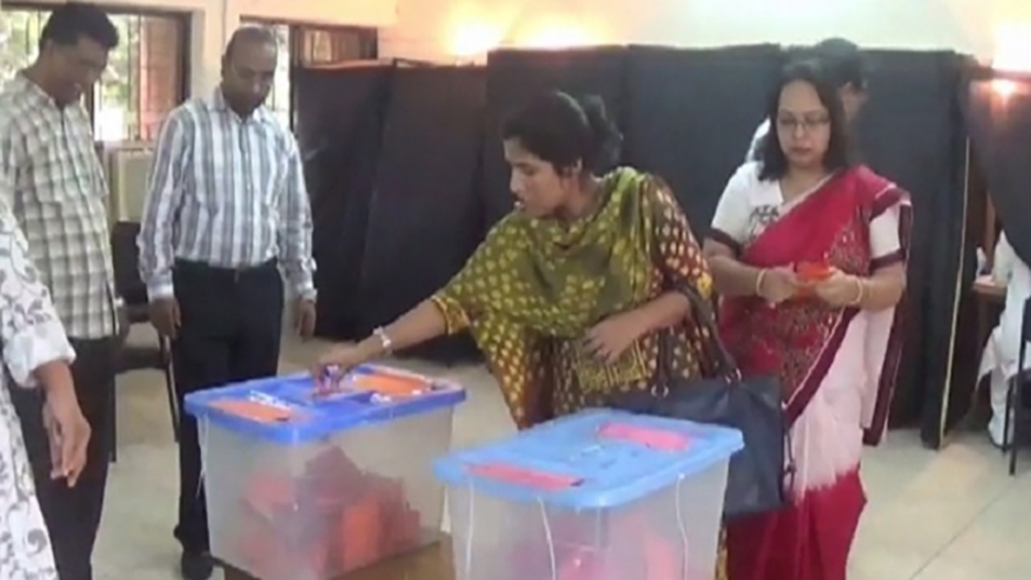 জাবি শিক্ষক সমিতির নির্বাচন চলছে