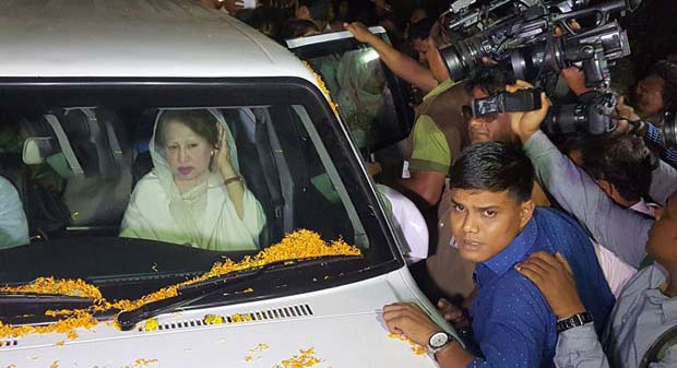 ঢাকায় পৌঁছেছেন বিএনপি চেয়ারপারসন