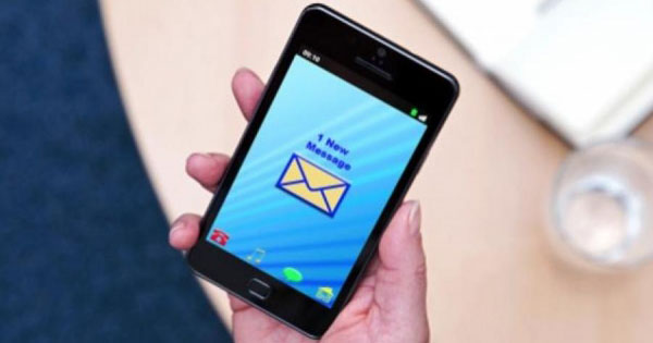 পরীক্ষার্থীর মোজার ভেতর মোবাইলে এল উত্তর