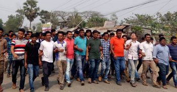 সংসদ সদস্যপদ আদালত বৈধ ঘোষণার পর সোনাগাজীতে মিষ্টি বিতরণ ও আনন্দ মিছিল