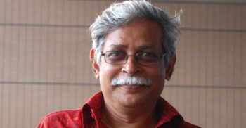 ড. জাফর ইকবালকে ছুরিকাঘাত