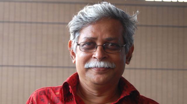 ড. জাফর ইকবালকে ছুরিকাঘাত