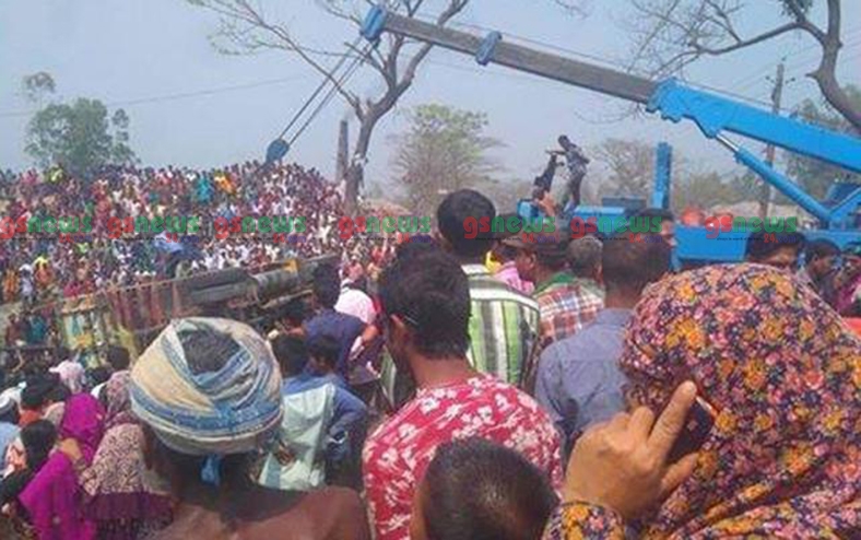 পলাশবাড়ী যেন আজ মৃত্যুপুরী,নিহত ১০