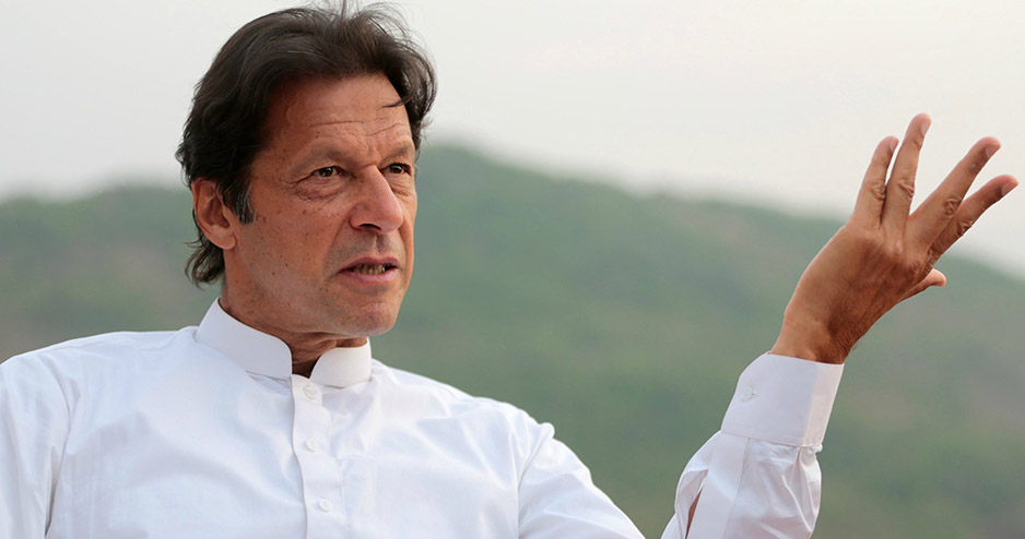 আমি ভালো ক্যাচ ধরতে পারি ‘আমাকে জুতা ছুড়লে পাল্টা ছুড়ব’:ইমরান খান